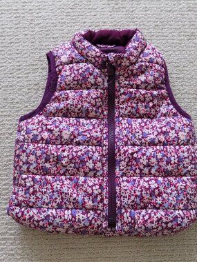 NEW BABY GAP GIRLS PUFFER VEST JACKET PURPLE FLORAL FLOWERS 12-18 MONTHS